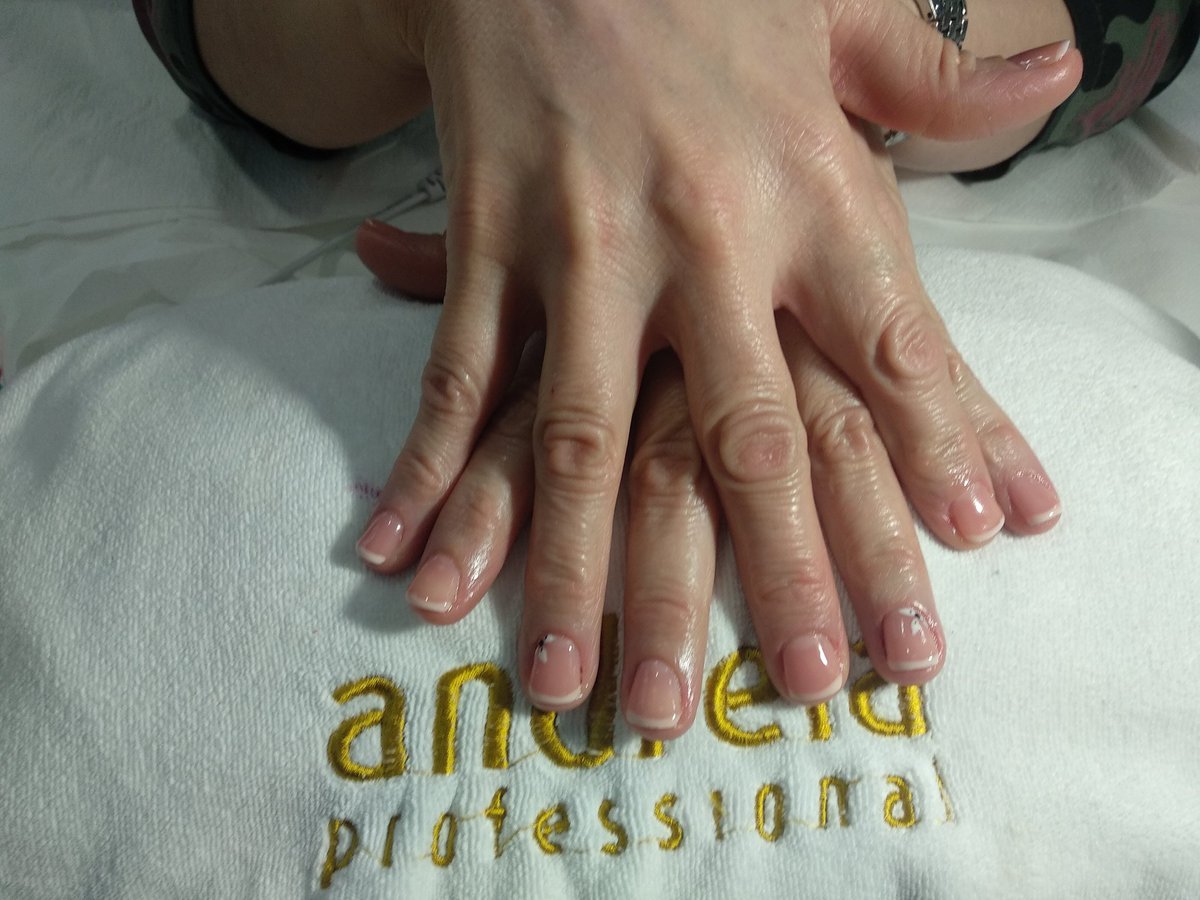 NoaPetite's tweet photo. Uñas semi-permanente sin construcción gestió spa la petite noa av santa Coloma 18 Andorra la vella tel 341181 / 692044 https://t.co/smnFHyBVBw