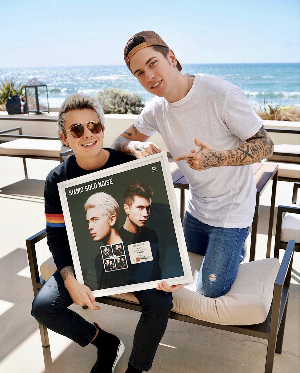 BenjieFede's tweet photo. #SiamoSoloNoise è Disco di Platino, con più di 50’000 copie vendute 💿 Grazie 🙏🏼 https://t.co/bMZqkZwLyM