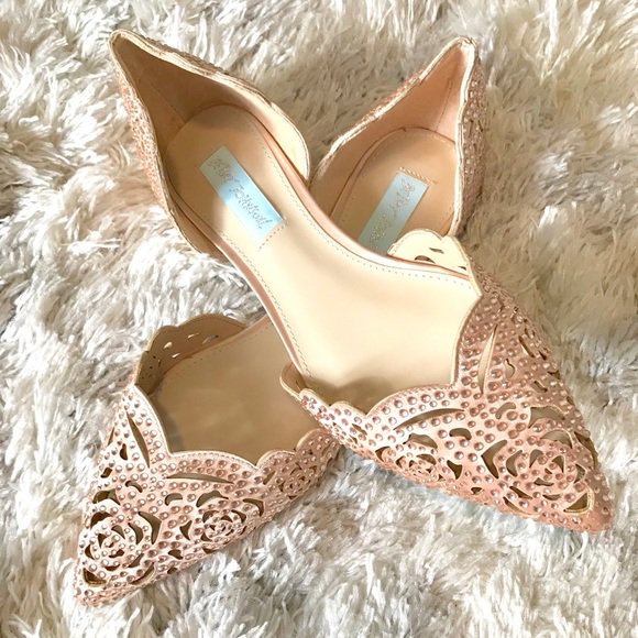 neareth's tweet photo. So good I had to share! Check out all the items I'm loving on @Poshmarkapp #poshmark #fashion #style #shopmycloset #betseyjohnson #vintagesusiepetite #qupid: https://t.co/nwSOc6N4KZ https://t.co/JJNMceU8oz