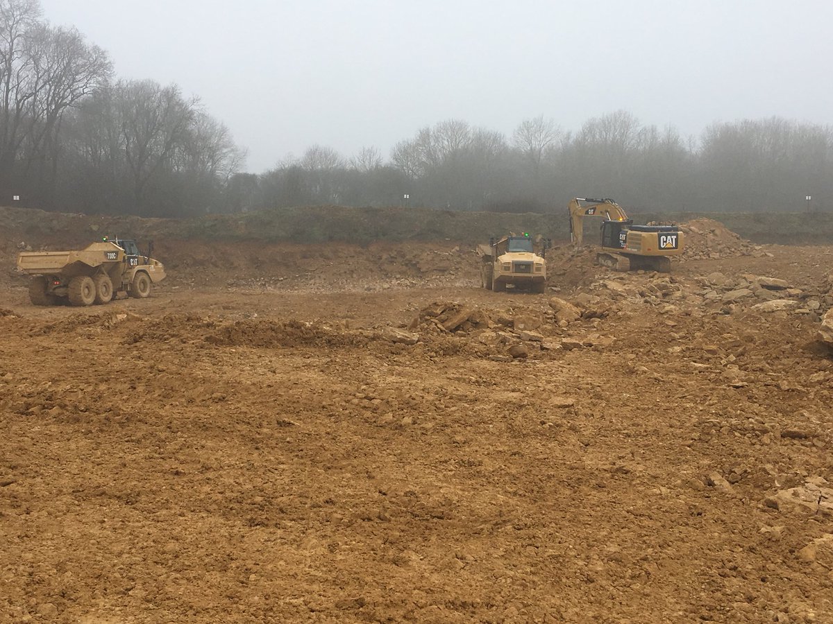 DavefinningCAT's tweet photo. Bunch of Cat’s shifting product, regardless of the wet conditions. https://t.co/vDSEJlfBY0
