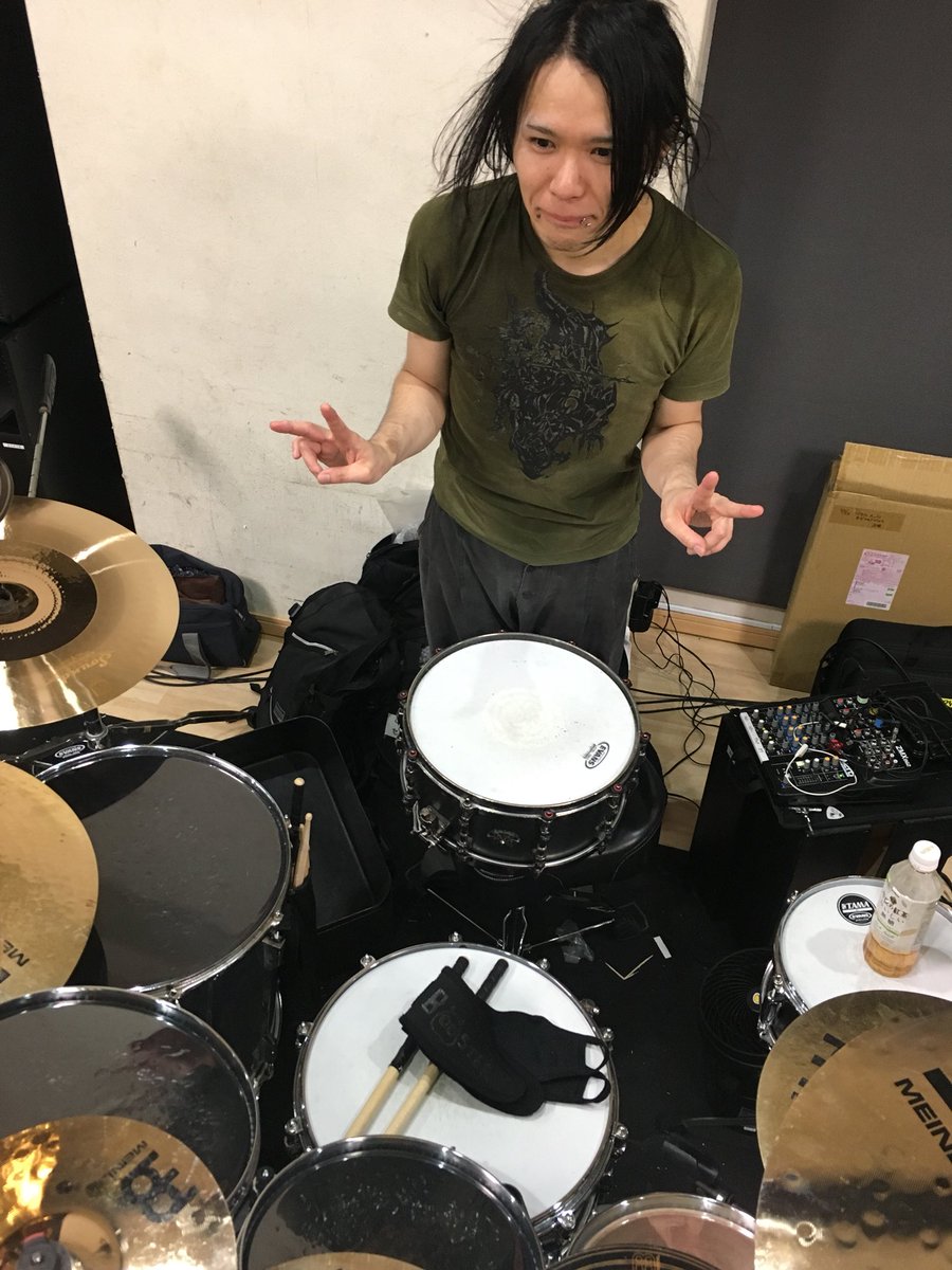 GALNERYUSOFFIC2's tweet photo. 本日よりGALNERYUSのツアーの為のリハーサルが開始されました‼️
都合により小野さんは明日からの参戦です‼️
怒涛のセットリストにご期待ください🔥

https://t.co/4lAfyzBXHK https://t.co/R1721GkMgv