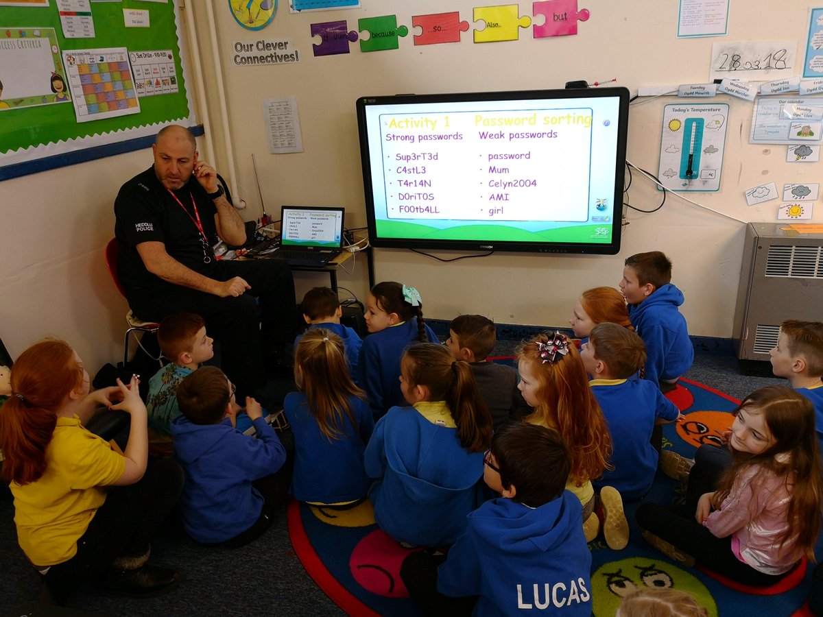 portmeadp's tweet photo. Year 3 are having a talk from PC Craig. #pmdpy3 #pmdpict #pmdppsd https://t.co/ri6bZ4dYMA