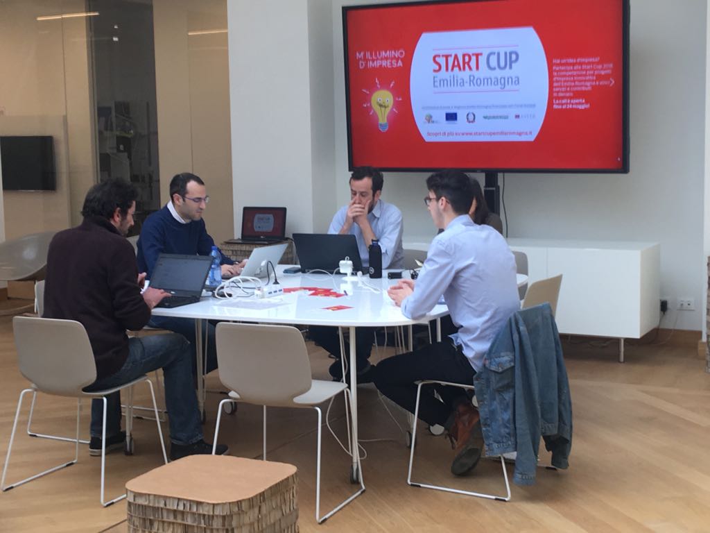 Aster_ER's tweet photo. 💡 Lo #ScoutingTour della #StartCupER continua.
Oggi siamo a #Rimini c/o @isquarerimini. 
@ilbarcamper vi aspetta nei prossimi giorni a #Modena #Parma #Piacenza #Ferrara https://t.co/LE1DydPz8A