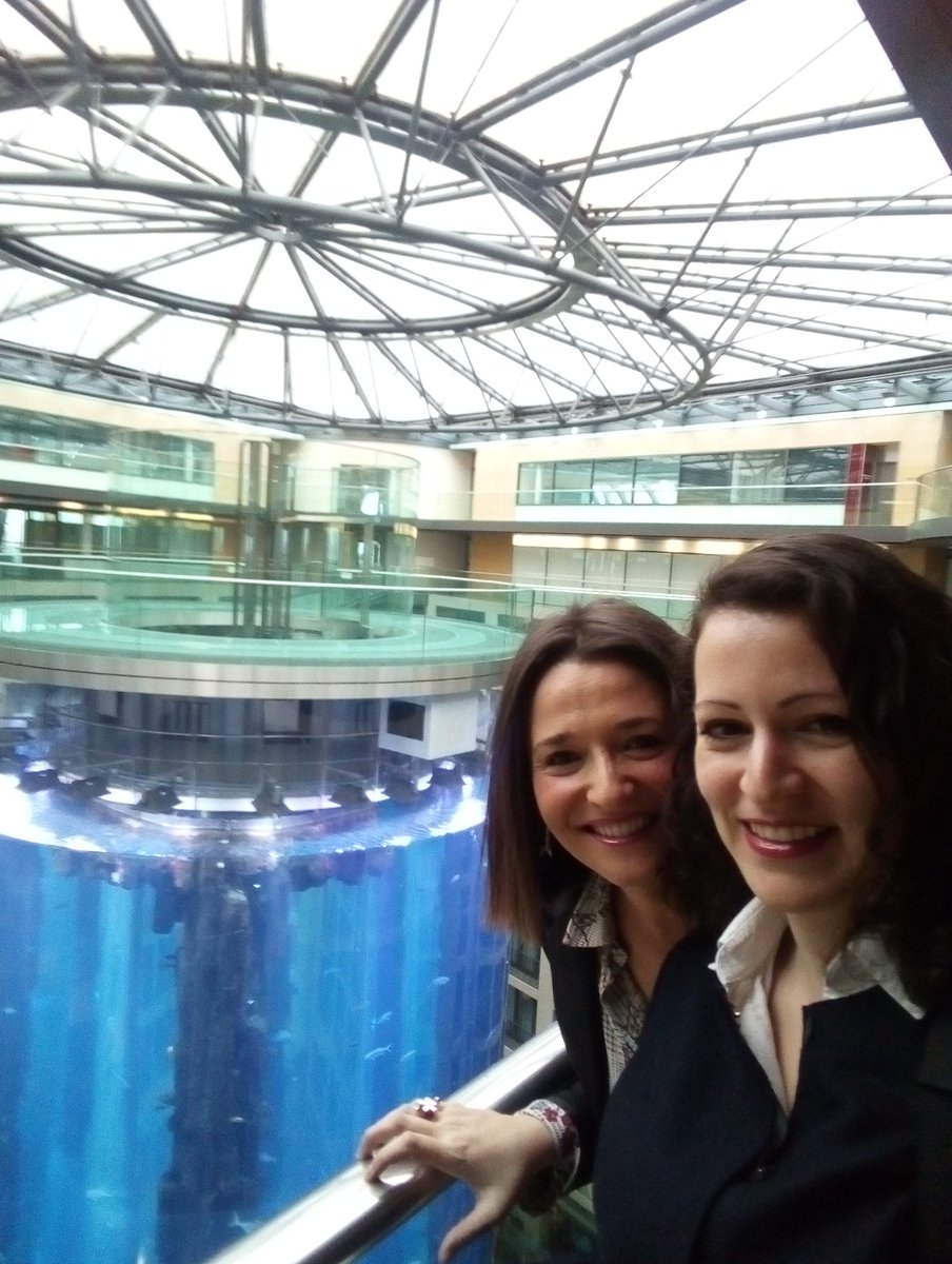 julia_ayuso's tweet image. Celebrating WELL in the most biophilic hotel #WELLroundtable #WELLinBerlin #wearewell @CBRE_ES @Greenbuild @rubengalceran #patriciafuertes