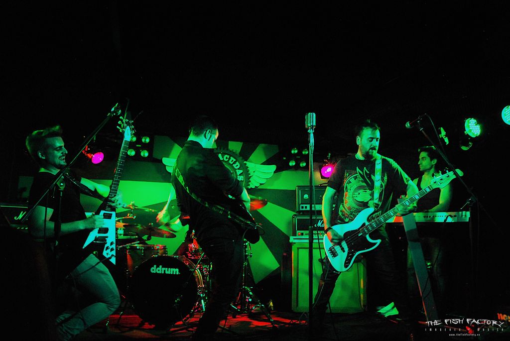 Lo pasamos del carajo encima del escenario. Deseando estamos de volver a pisar unas tablas!!.
.
#Taliesyn #Heridas #Rock #Hardrock #Metal #Rockandaluz #España #Sevilla