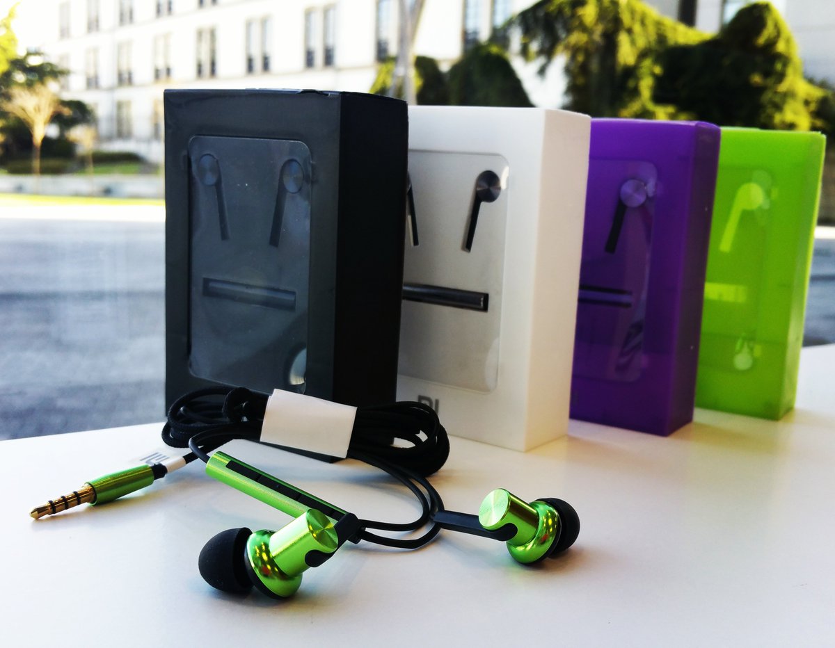 piqmoo's tweet photo. 🔊 Ligeros y resistentes a rayones, la cámara de aluminio anodizado esta diseñada para un elegante acabado y contiene un fino grabado con forma de CD para evitar su caída... No te quedes sin los tuyos!🎶 #Xiaomi #Auriculares #Piqmoo🚀 #Lugo #ServicioTécnico🔧 https://t.co/vm8xzj1hmj
