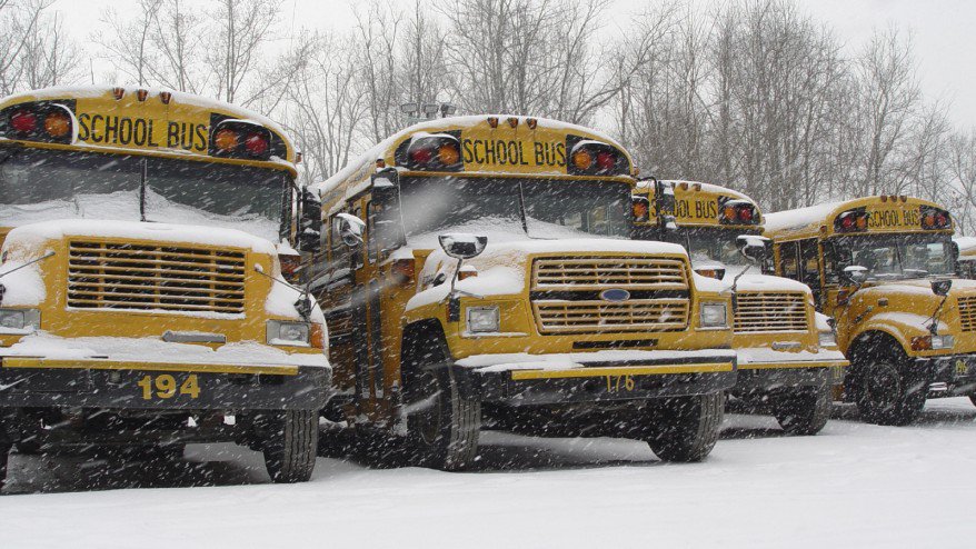 BREAKING: All school buses in Renfrew County are cancelled due to the weather.   Schools remain open. https://t.co/hEV0mRnGVZ