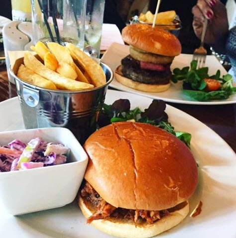 yewtree_reigate's tweet photo. A selection of delicious home cooked food is served daily. With a full and varied menu from light bites to Three Course Main Meals. 🍴 https://t.co/jJa2zi1HcL