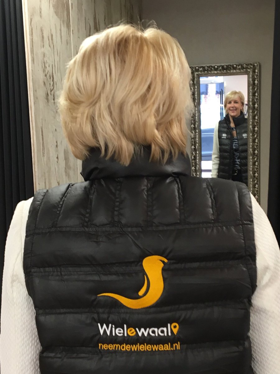 neemdewielewaal's tweet photo. Zojuist de “bedrijfskleding opgehaald voor onze chauffeurs van de #wielewaal in #strijen. Nog veel te regelen maar over 4 dagen zijn wij er klaar voor. Bedankt voor het beschikbaar stellen van de bodywarmers door #dbmode https://t.co/NT4lgf0sel
