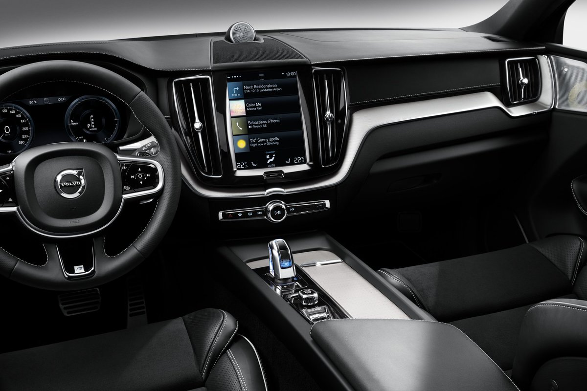 volvocares's tweet photo. Seguro, tecnológico y con un elegante diseño. Por algo el #VolvoXC60 es el Coche del Año 2018 en todo el mundo https://t.co/0mqYtLQS1X #LifeforTech https://t.co/qQXBDFDag4