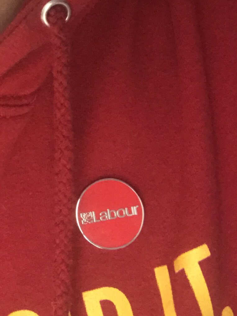 Ms_J_Harrison's tweet photo. Something red ✅ @UKLabour badge ✅ 🌞 ✅Right, let’s get out and deliver some leaflets then! @SCEACTIONTEAM @SC_Labour @VillanTommy @charl_higgins #SuttonColdfield #SuttonReddicap #SuttonTrinity #SuttonRoughley https://t.co/kehvVKgZYT