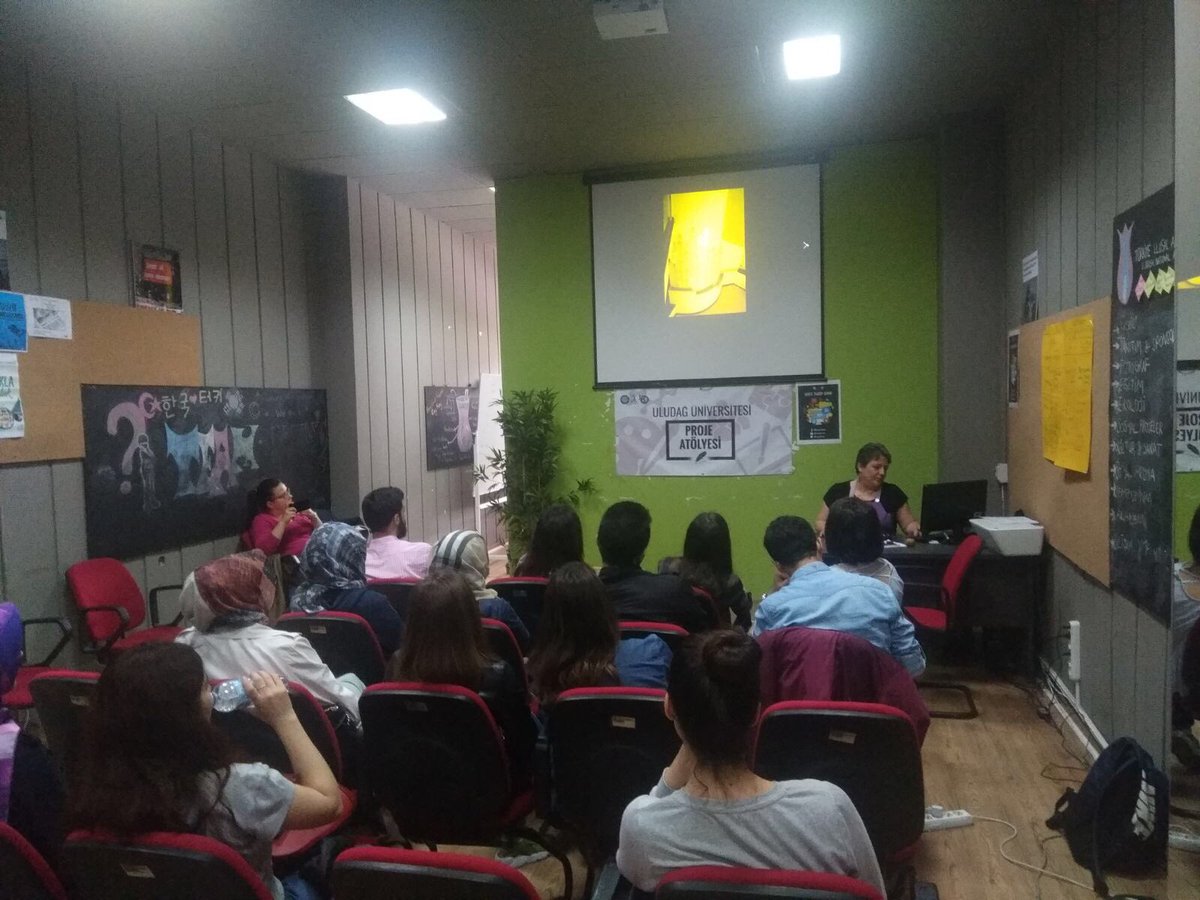 uludagproje's tweet photo. Atölyemizin Kültür Sanat Direktörlüğü tarafından düzenlenen geçmişten günümüze seramik sanatının tanıtımını ve tarihçesi anlatılmış ve uygulamalı olarak gönüllülerimize sunulmuştur. Mimari Seramik Sanat Atölyesi Sanatçısı Sn. Figen ÖZDEN’e katılımlarından dolayı teşekkür ederiz. https://t.co/TdPtSw7kXP
