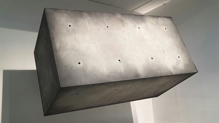 #Drifter by <a href="/StudioDrift/">DRIFT</a> is aninstallation consisting of one floating #concrete block: thephotophore.com/drifter-by-stu…