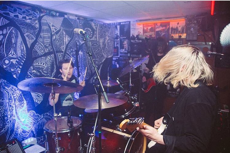 They say Avengers Infinity War is the greatest crossover in history. They obviously didn’t see our very own Eddy join @Fangclubband on stage this weekend at <a href="/MikethePies/">MikethePies</a> 📷: <a href="/alan_783/">Alan McCarthy</a>