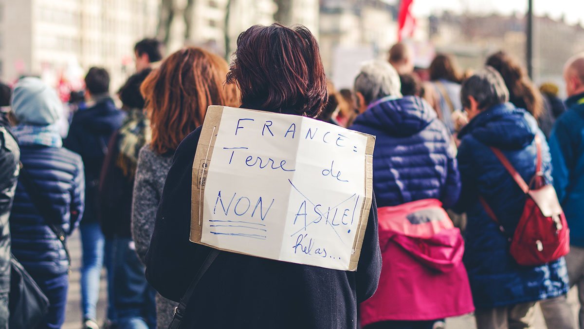 ccfd_tsolidaire's tweet photo. #PJLAsileImmigration 100 000 citoyens quittent chaque année la France pour s’installer à l’étranger.

Le droit à la #mobilité n’existerait t-il que dans un sens ?

La libre circulation doit être un principe pour toutes et tous, sans distinction ! ✊

cc @ocucontact #EGMigration https://t.co/1Ona3172Gn