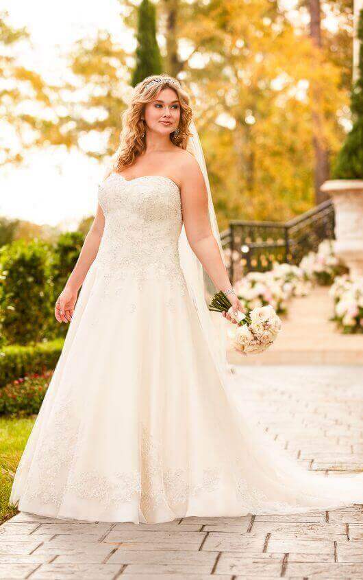 FleurdeLysBride's tweet photo. This beautiful A-line gown, made from Tulle and Organza is perfect for curvy brides. It features a long train and diamante-adorned lace piping throughout. #weddingdress #bridal #celebrateyourcurves https://t.co/oNil496rJL