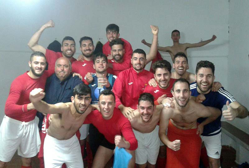 Area_Deportiva's tweet photo. FÚTBOL (1ªEXTREMEÑA)-CRÓNICA: El @CDMiajadas se aleja del liderato y el @CCampanario no se rinde. Con @CDHERNAN_CORTES @OlympicCF @CDELTORVISCAL @Ud_PlusUltra @CPGuarena @IlipenseOficial @CDQuintana2014 https://t.co/VibvOvYOnm https://t.co/gumeb8PAD7