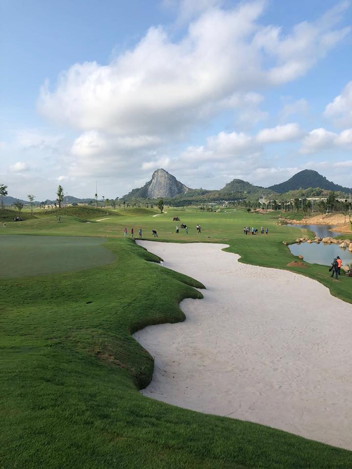 CheeChanGolf's tweet photo. Many hands make light work! Even with Songkran festival upon us, it hasn’t stopped the team from continuing to prepare the golf course https://t.co/ceFzpUufBH