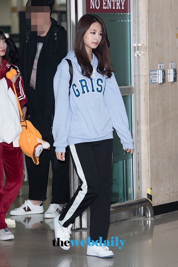 TZUYU_WORLD's tweet photo. [PRESS PIC] 180416 Gimpo International Airport - Arrival from KCON 2018 Japan 🛬 (5)

#Tzuyu #쯔위 #子瑜 #ツウィ #Twice #트와이스 https://t.co/QKXuM7Bh4g
