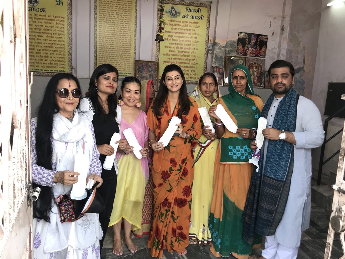 DuranjayRathore's tweet image. Our mentor @KumariRukshmani ji joins the #Washproject by #Humansforhumanity. Star foundation team is proud of her! #empoweringwomen @RukshmaniK @RajAIPC @Tharoorians