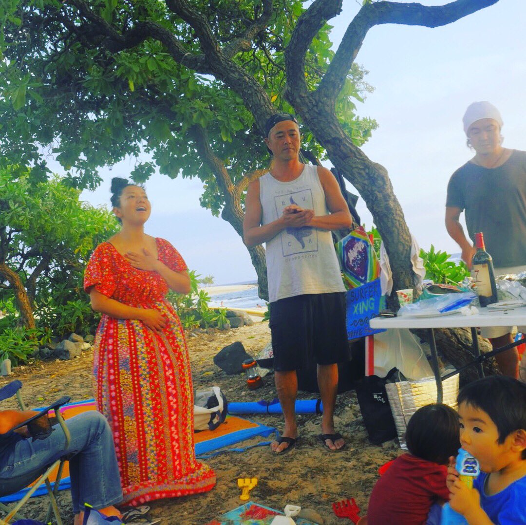 HaLeBaLeKiri's tweet photo. #sunset #surf #sing #bbq
#bigisland #kona #tabi #momtraveler #momsinger #lovemyfamily #lovelifelive https://t.co/5w80J010mf