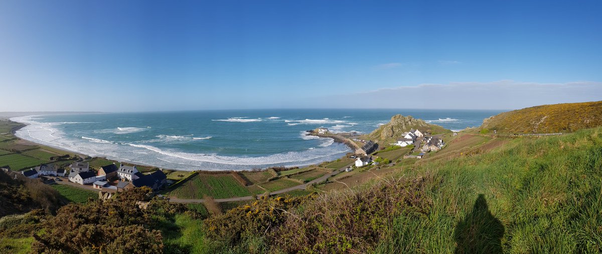 JerseyPoliceDog's tweet photo. One of the best #viewfromtheoffice you could have.
#ESHIFTFCR @visitjersey @VisitJerseyCI @JerseyPolice @Jersey_MetCI https://t.co/C1w0fooxUK