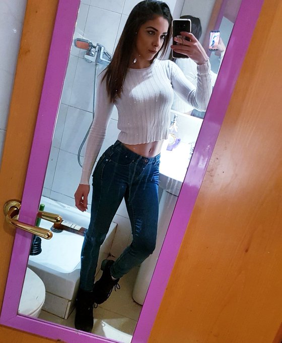 Que nervios en una hora hacer el examen te&oacute;rico, me duele hasta la barriga de los nervios https://t.