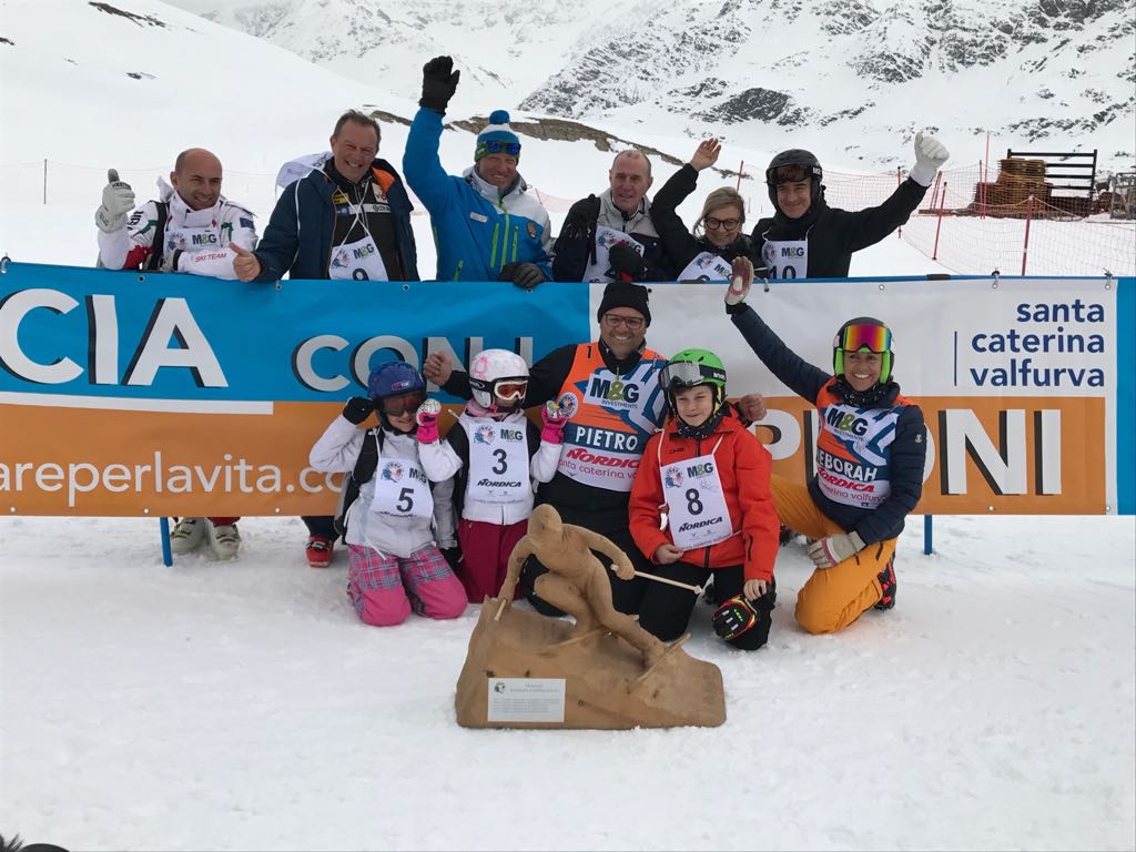 ComitatoVerga's tweet image. @sciareperlavita 16^ edizione di "Scia con i campioni" a Santa Caterina Valfurva...INSIEME per contribuire al progetto NUOVI FARMACI DI PRECISIONE del #CentroMariaLetiziaVerga⛷❤
Vince la squadra con Giovanni Verga e i rappresentanti @ComitatoVerga🏆