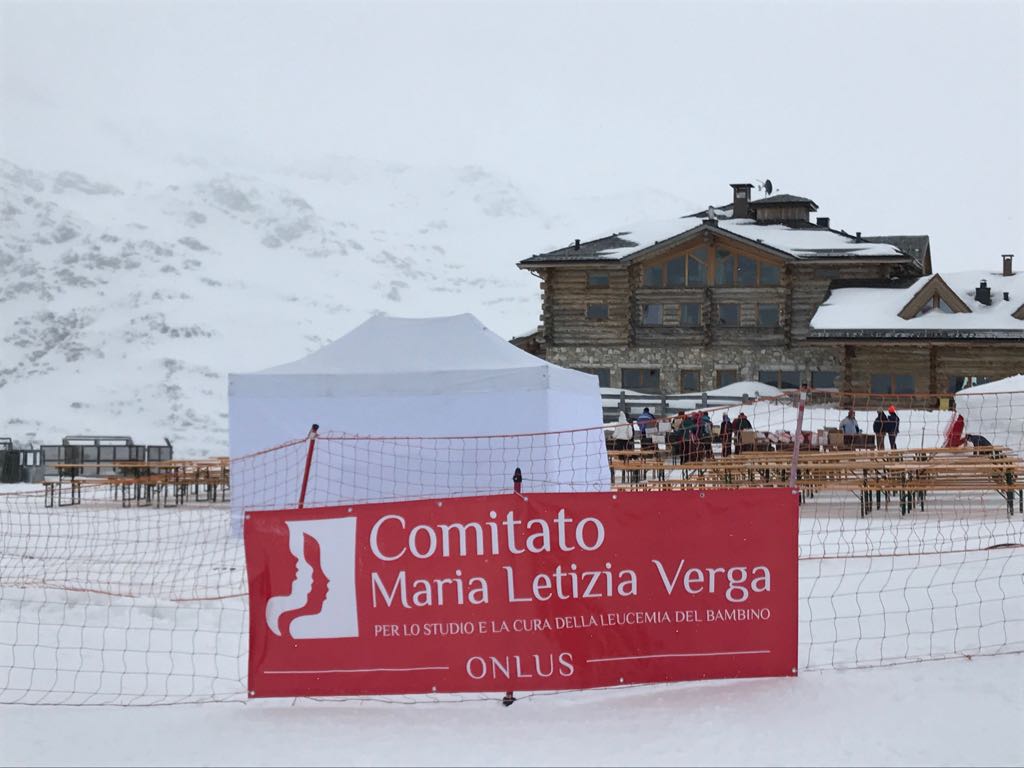 ComitatoVerga's tweet image. @sciareperlavita 16^ edizione di "Scia con i campioni" a Santa Caterina Valfurva...INSIEME per contribuire al progetto NUOVI FARMACI DI PRECISIONE del #CentroMariaLetiziaVerga⛷❤
Vince la squadra con Giovanni Verga e i rappresentanti @ComitatoVerga🏆