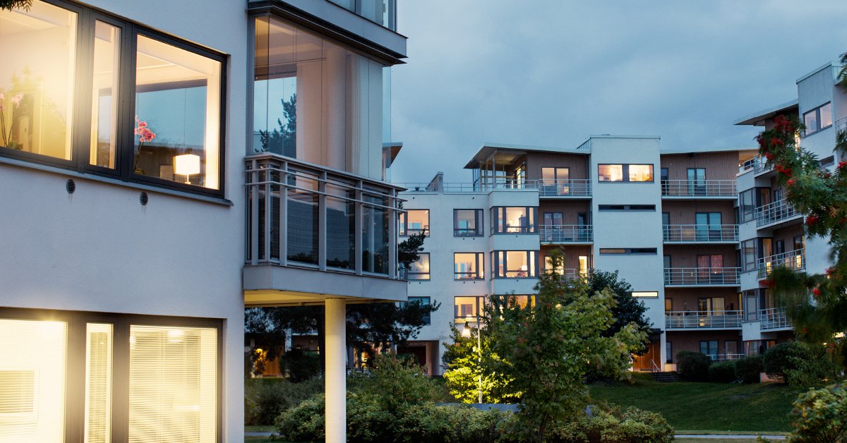 VattenfallGroup's tweet photo. The new business unit of #Vattenfall will offer a single point of contact, combining hardware and services into a complete and convenient energy solution for housing cooperatives, real estate companies and developers. https://t.co/SgUZ0NzZBU #VattenfallInHouse #sustainability https://t.co/FPx3PNUAxY