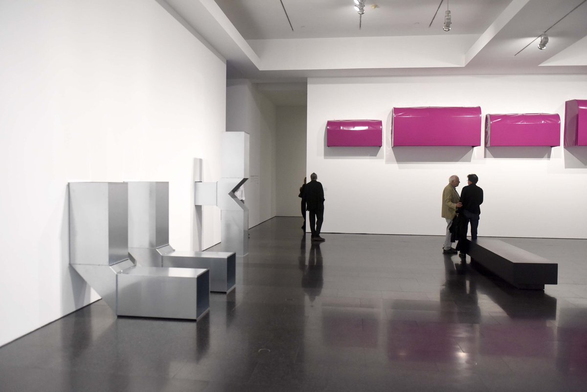 MACBA_Barcelona's tweet photo. Get closer to our exhibitions ☞ Every Monday, at 4pm, there are guided tours in English included with the price of your ticket for #CollecioMACBA. Ask at reception where the meeting point is. Further information: https://t.co/KeHDuNmeRF https://t.co/L35xokUBN8