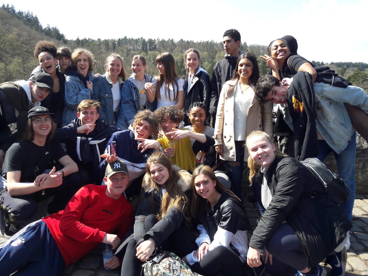 theaterhavovwo's tweet photo. April is een internationale maand voor de THV met mooie #studiereizen naar #Trier #Roemenië #Londen én #China. De 4e-jaars leerlingen hebben samen met enkele docenten wat afgereisd voor o.a. de #uitwisselingen die we in China en Roemenië hebben. #internationalisering @MinOCW https://t.co/LzBnudjQjd