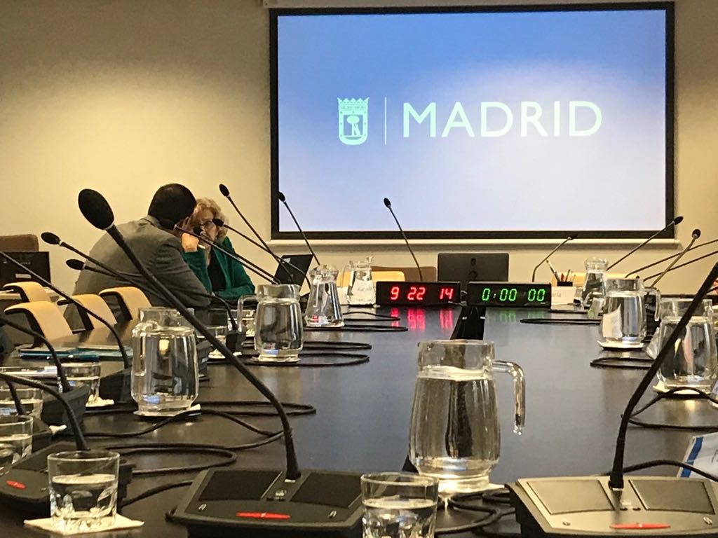 SubrogarFFOCHOA's tweet photo. Compañer@s de @SubrogarFFOCHOA y @subrogalos5 en la Comisión de Cultura y deportes, esta mañana. Seguimos luchando por la #subrogacionYA . 250 familias que queremos seguir trabajando, viviendo. @municipalizarma @MADRID @AhoraMadrid @ManuelaCarmena https://t.co/axjLjDVuSB