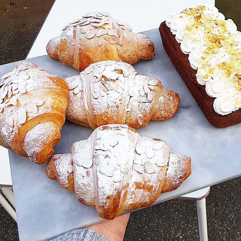 vdeliciouscake's tweet photo. Almonds Croissants available everyday #thevdeli..but hurry they do go quickly π
215 Ponsford Street
London
#veganfoodsare #vegan #bakedpastries #plantbase #whatveganseat #happyvegan #vdelicious #vdeli #delicious #nutritious #crueltyfree #coffeetime https://t.co/i8axxOz6dn