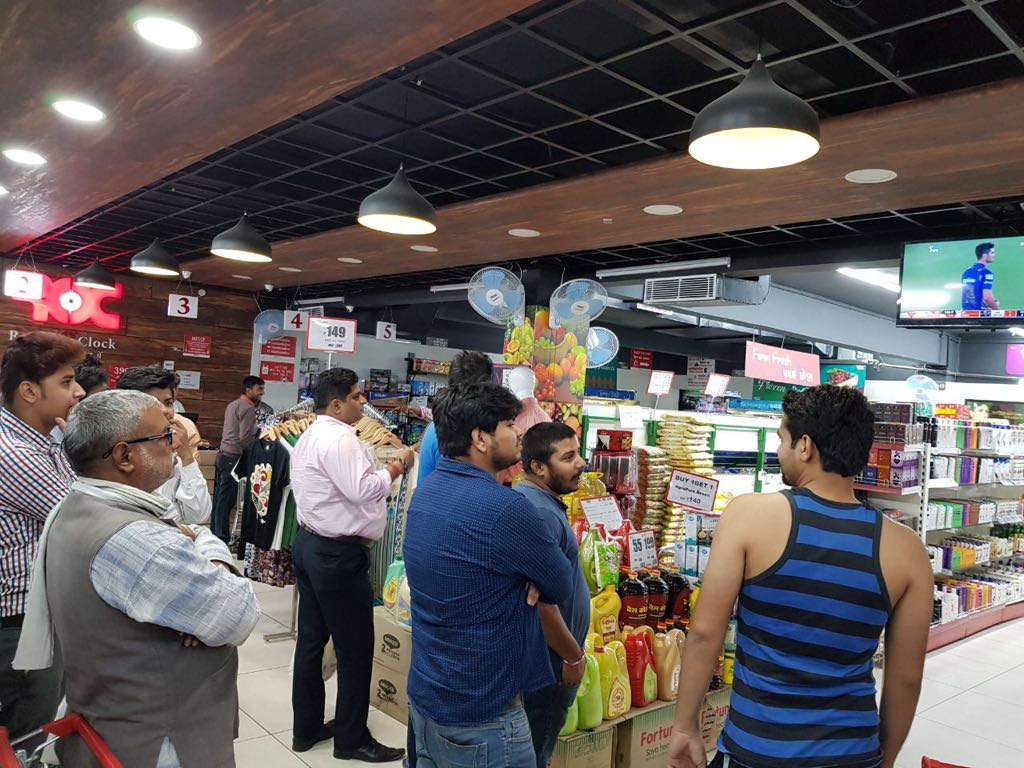 roundoclockroc's tweet photo. IPL fever is on at Round O' Clock! Come and celebrate the win of of your favorite team and enjoy with amazing discounts and offers.

#IPL #roundoclock #roc #retailstore #24x7open https://t.co/noO0jvf1Qy