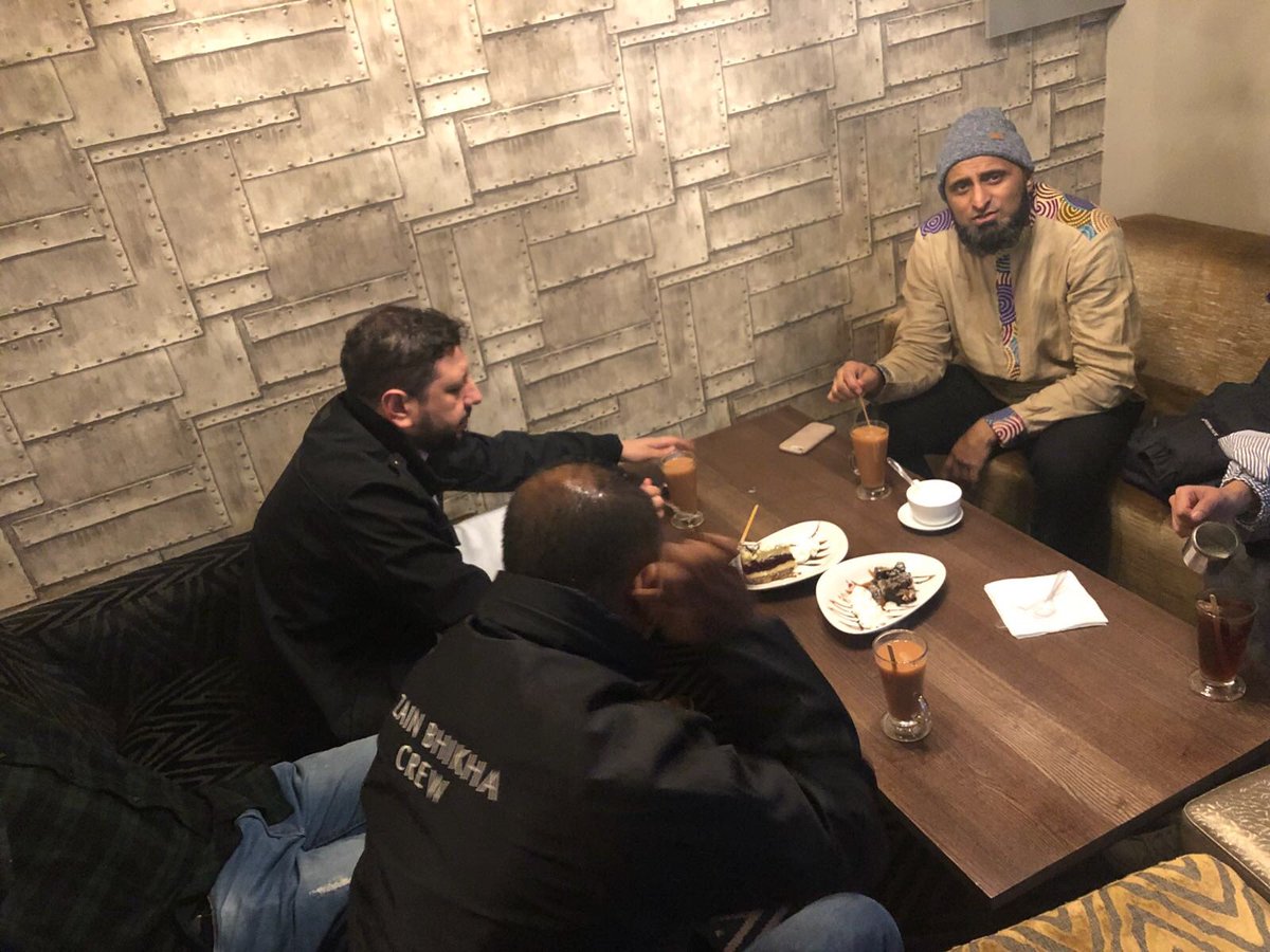 ALFEENAOFFICIAL's tweet photo. It was our pleasure to serve @ZainBhikha desserts and tea in our indoor cafe last night. Thanks for coming down. https://t.co/mkbOSNYTVd