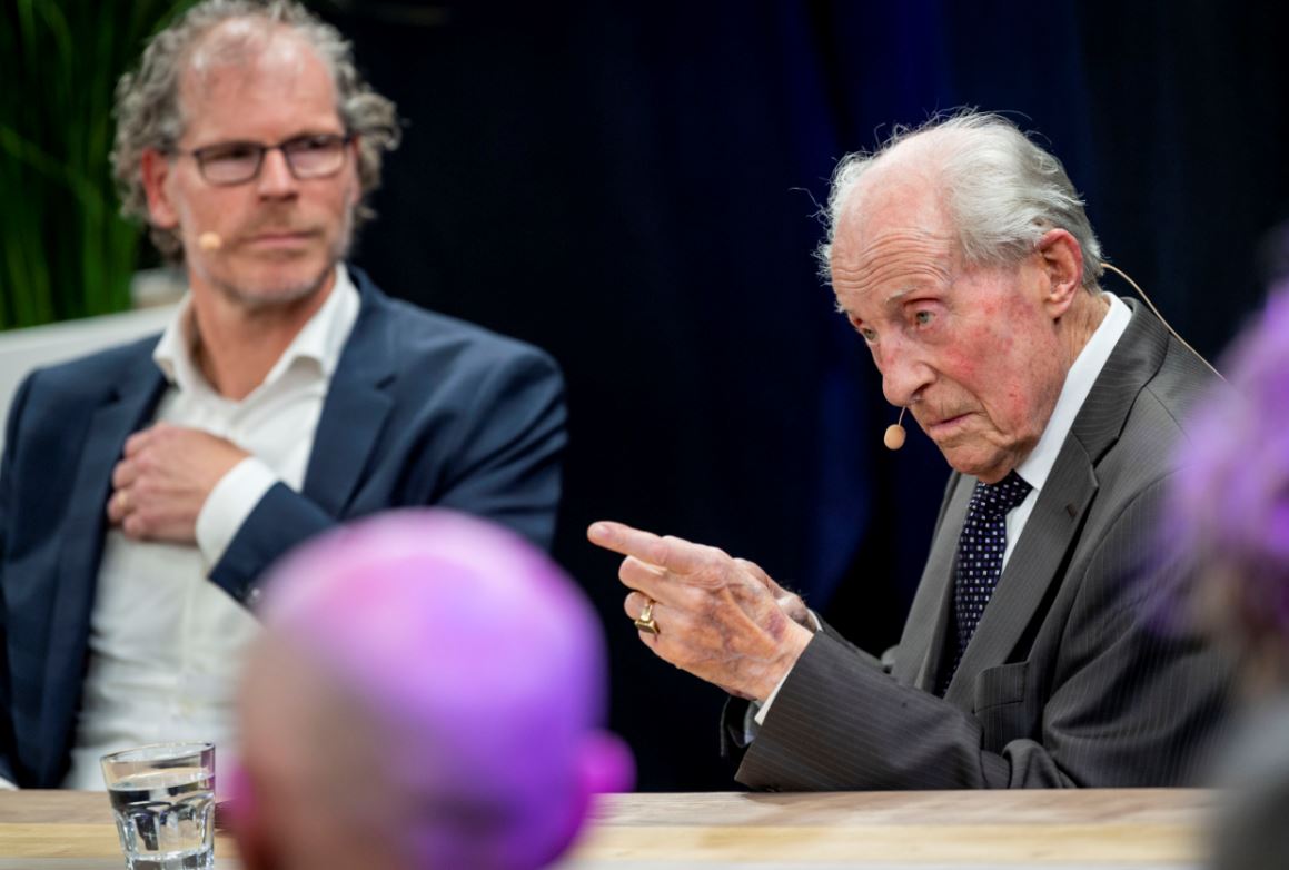 Vanavond om 19 uur zie je 'De Laatste Getuige' op 1Twente, de presentatie van het boek van Frank Krake over Wim Aloserij (94 jaar) bit.ly/2HQNeOP #1twente #enschede