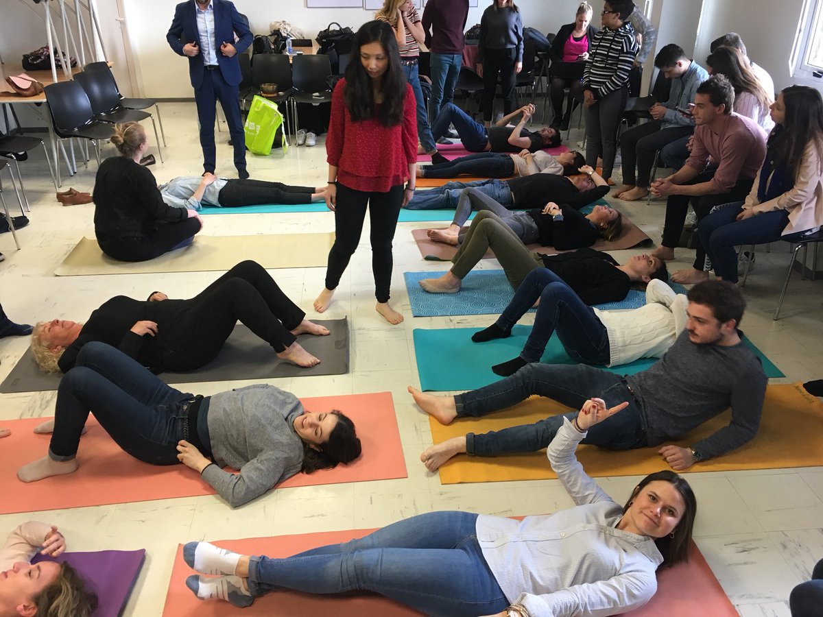 AudreyGenay1's tweet photo. Cours de Yoga 🧘🏽‍♀️🧘🏽‍♂️ avec Delphine diplômée 2015 qui utilise cette médiation avant ses rdv clients #Go4Nego @Montpellier_BS https://t.co/R3JJrAhOlV