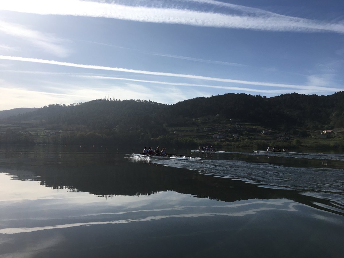 QueenAnnesBC's tweet photo. Last session complete! Finishing with some side by side with @Oratoryrowing #gettingraceready #smashedit @QASCaversham https://t.co/XJvKFMxZ74