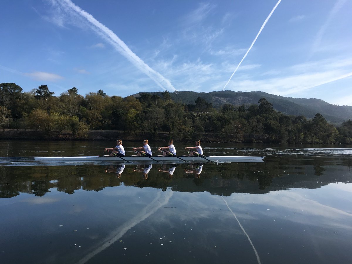 QueenAnnesBC's tweet photo. Last session complete! Finishing with some side by side with @Oratoryrowing #gettingraceready #smashedit @QASCaversham https://t.co/XJvKFMxZ74