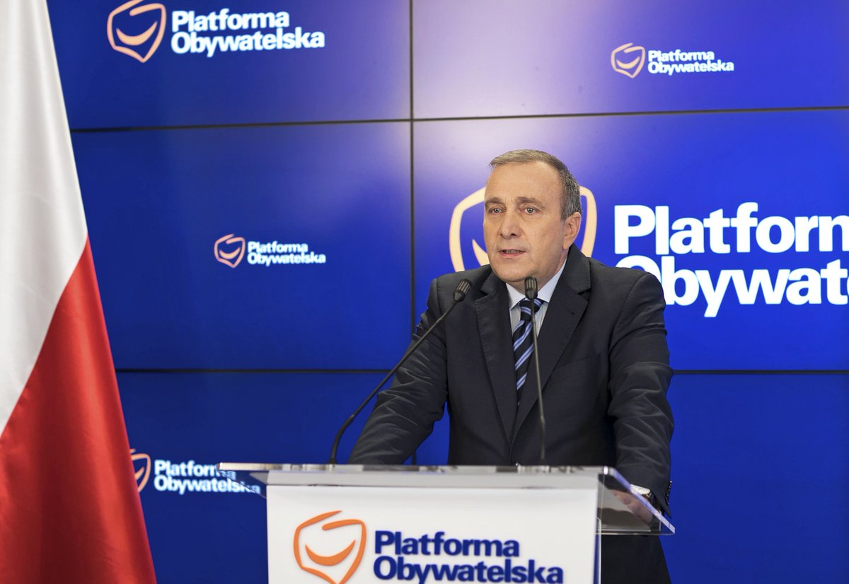 Obywatelska_KO's tweet photo. Godz. 11:45 briefing prasowy po spotkaniu Zarządu Krajowego PO RP w Szczecinie (ZCDN - Biblioteka Pedagogiczna im. H. Radlińskiej, ul. Generała Józefa Sowińskiego 68).
🔴Transmisja na Facebooku PO. https://t.co/hbELII9TKO