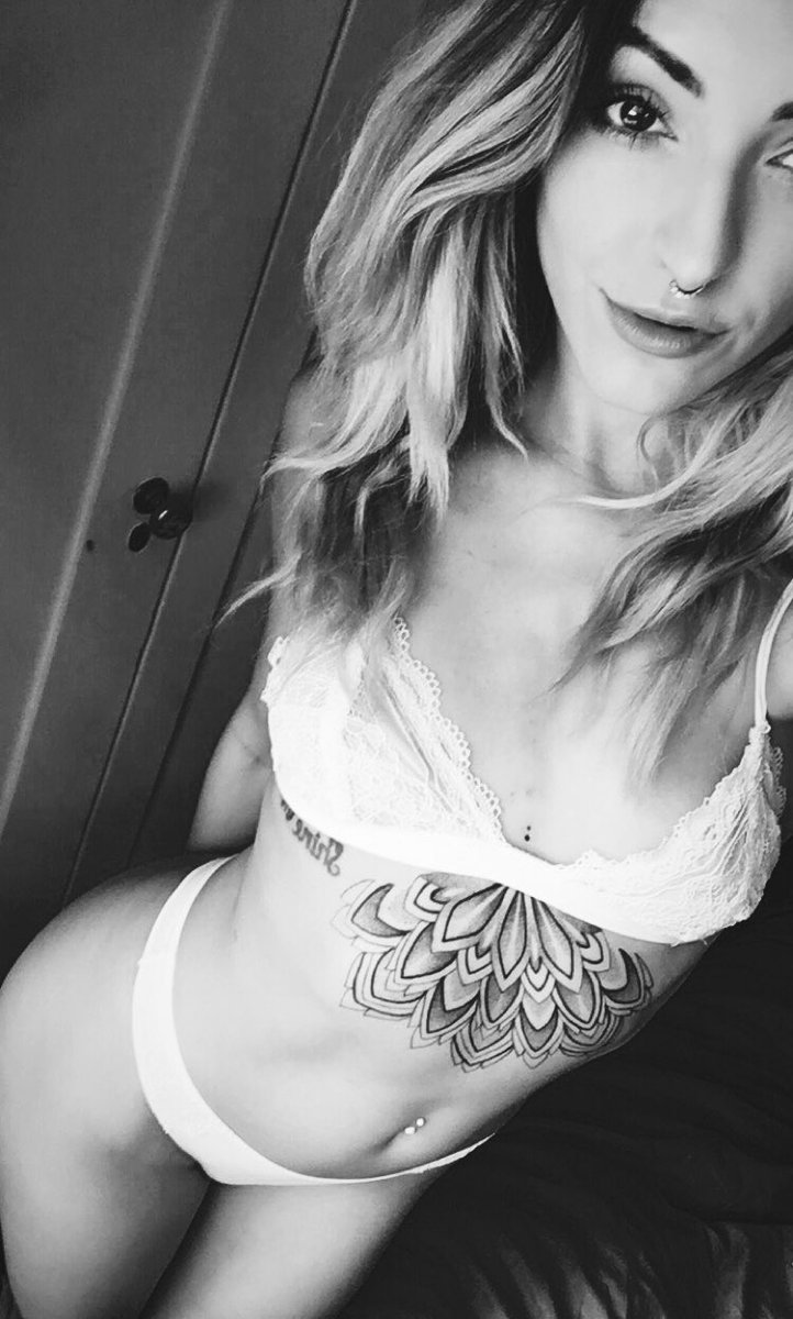 miss_angeliquew's tweet image. Can’t sleep 🙃😴 #whatelseisnew #hi3am