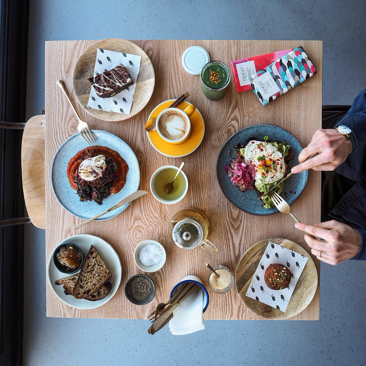 olivemagazine's tweet photo. Who’s celebrating @UKCoffeeWeek? We’ve been chatting to #coffee experts and baristas up and down the country to find their favourite coffee shops. Starting down south in Cornwall with @millykr, author of @WeekendJournals in new spot @templecoffee. Any more #Cornwall spots to try? https://t.co/wDxMHVNqck