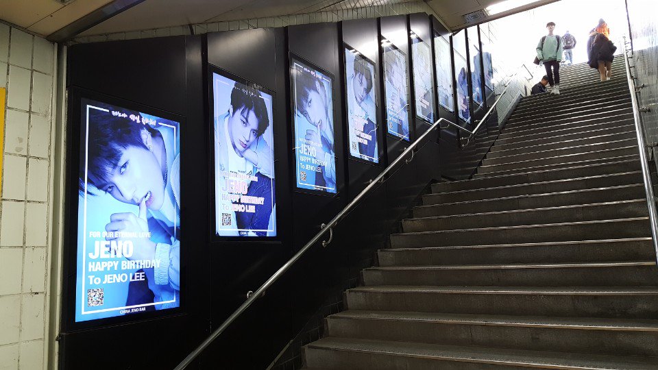 mid_nightblue's tweet photo. ถ้าเป็นนี่คือกลัวเดินลงบันไดไม่สุด ใจสั่นกับความหล่อ รูปเรียงกันเป็นแผงขนาดนี้ 55555555 https://t.co/Kfml2u1w1G