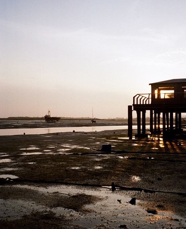 lb_ouis's tweet photo. The last shot on a roll of Kodak Pro Image 100
I explored Leigh-on-Sea with @danrubin last week, it’s gorgeous. Looking forward to going back soon!
#negativefb https://t.co/aCjkbJ96wS https://t.co/23Ga1anQmW
