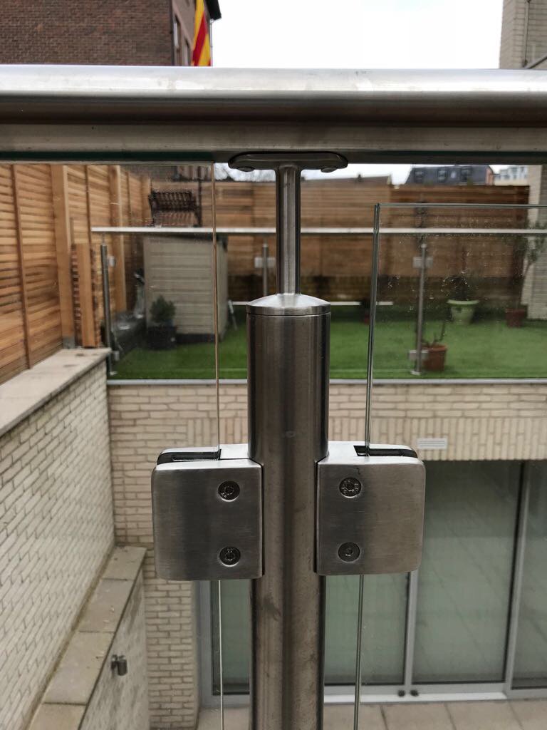 cambsglass's tweet photo. Cambs Glass Ltd posted balustrades system, design, manufactured and installed in house and using tgh/laminated glass throughout. #balustrade #glass https://t.co/fd0YQEc2e8