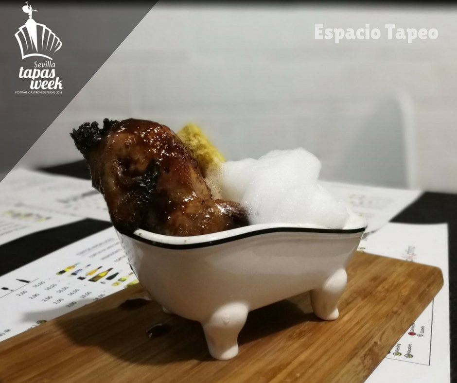 Otro de nuestros finalistas del Concurso Gourmet dentro de la categoría Innovadora ✨, que nos acompañará en la recta final de #STW18... 3️⃣️️ <a href="/depikofino/">depikofino</a> con su tapa: "El último baño" 🛀
¡Calentando motores! 🙌 #espaciotapeo #finalistas #gourmet #innovadora <a href="/HosteleriaSev/">Hosteleros de Sevilla</a>
