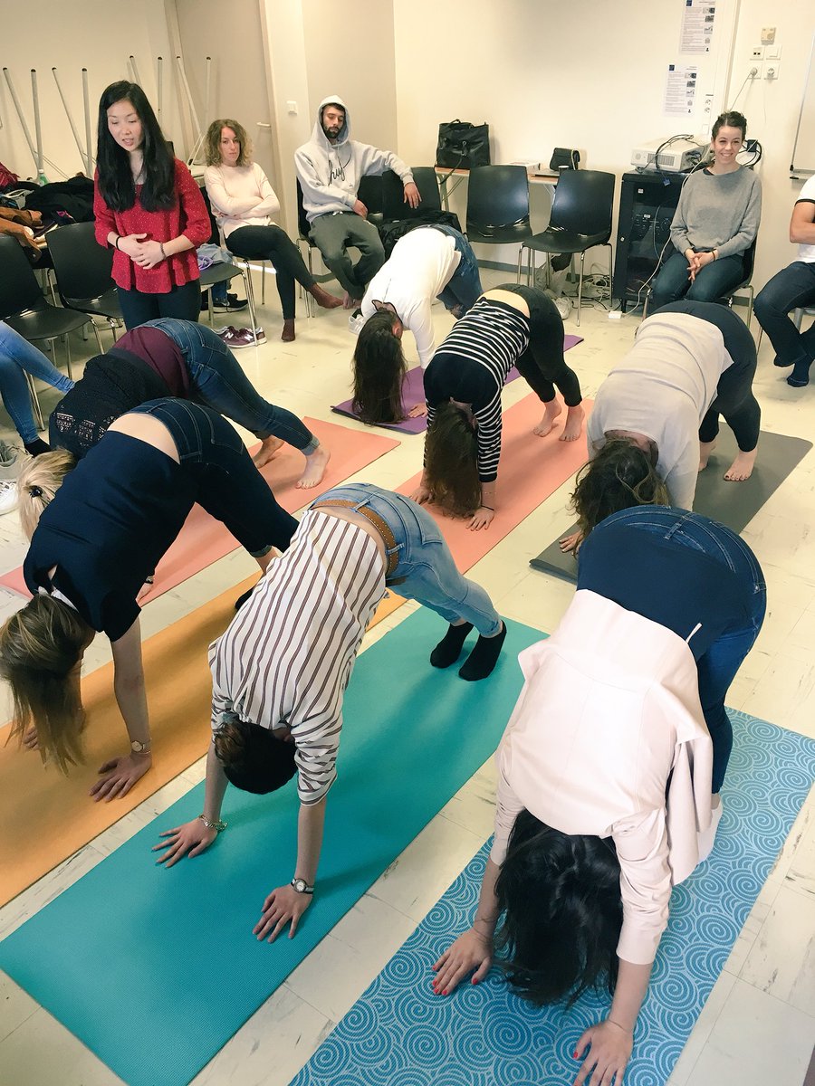 Agathe08164959's tweet photo. 🌿Cours de lâcher prise aujourd’hui en #Go4nego 
Au programme : 
🙌🏽 Méditation et respiration abdominale avec Jean Luc
🙌🏽 Cours de Yoga avec Delphine, une ancienne diplômée de Sup de Co @Montpellier_BS 

On est pas bien là ? 😇 
#FeelingGood #FeelingMyself #yoga #meditation https://t.co/e9zRSmR6Nx