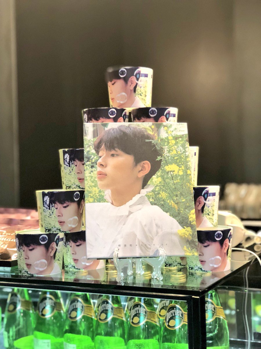 Suri_0304's tweet photo. #유선호컵홀더_인증이벤트
@SeeYooSeon 

컵홀더 이벤트 열어주셔서 정말 감사해요~
카페에 들어서자마자 선호의 컵홀더들로
장식되어 있어서 너무 좋았어요!☺️❤️
하루의 피로가 싹 날아가는 행복한 기분🎶

#유선호 #강남카페스팟 #유선호컵홀더
#선호야데뷔축하해 #유선호미니앨범
#봄이오면 https://t.co/WuRDhDiCOV