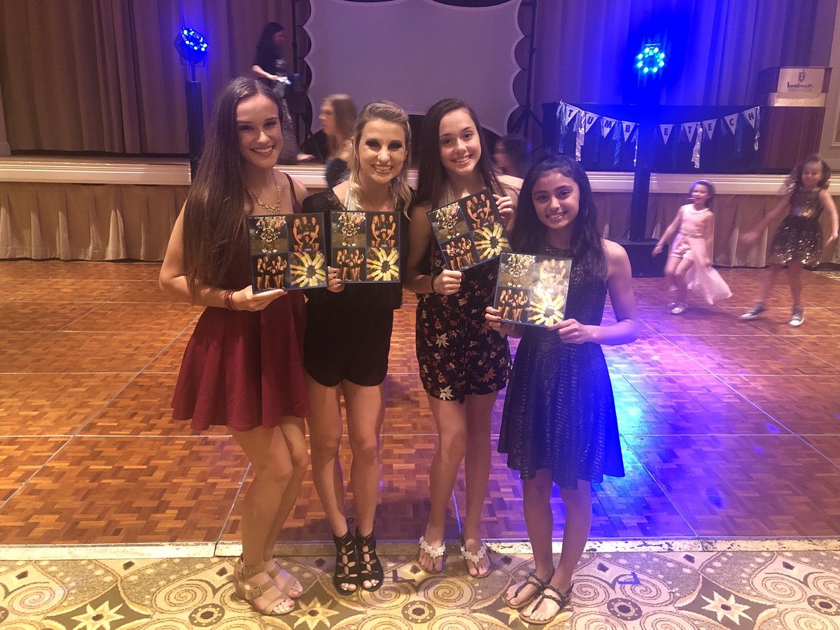 gracieisalyy's tweet photo. Last tta banquet💙💗 #tumbletechforever @TumbleTech https://t.co/1ijc7cOLhB